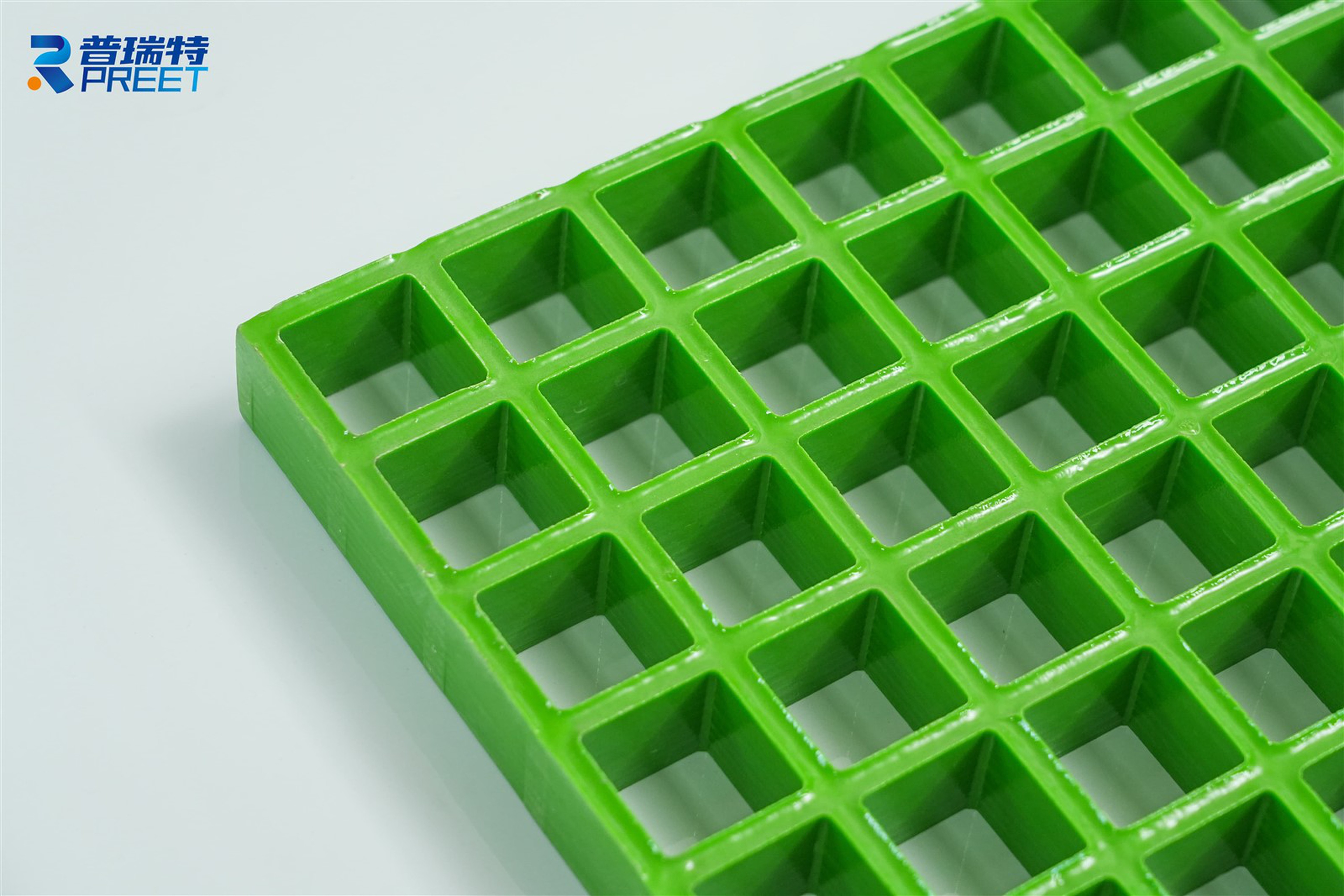 The strong points of fiberglass walkway mesh The strong points of fiberglass walkway mesh